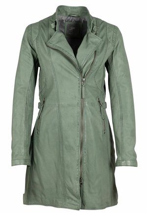 Grüne Lederjacke mit tailliertem Design, asymmetrischem Reißverschluss und Seitentaschen. Glatte Textur mit vertikalen Nahtdetails.