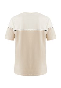 Béžové tričko se smetanovou horní částí a černým vodorovným pruhem přes hruď. Materiál je hladký a lehký.