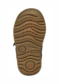Brązowa gumowa podeszwa z segmentowym, falistym wzorem, z wypukłymi detalami "GEOX" oraz "SOFTLY CUSHIONED". Obecny jest okrągły obszar poduszki.