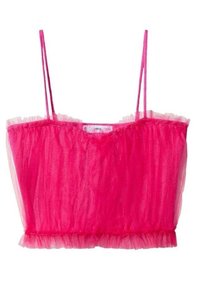 Top corto rosa hecho de tela de tul transparente, con tirantes finos tipo espagueti y un dobladillo con volantes para añadir textura y detalle.