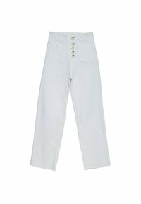 Jeans blancos de cintura alta con piernas rectas, cinco botones frontales, dos bolsillos frontales y presillas anchas para cinturón sobre un fondo blanco.