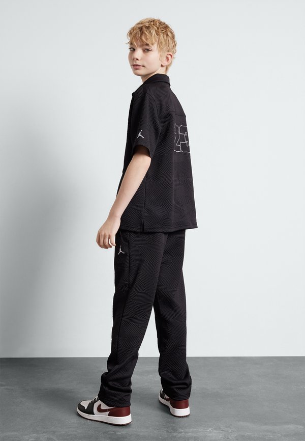 SNEAKER SCHOOL WARM UP - Shirt2