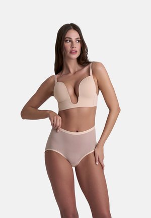 Naakte push-up beha met een diepe V-hals en verstelbare bandjes, gecombineerd met high-waisted doorschijnende slips met een contrasterende tailleband.
