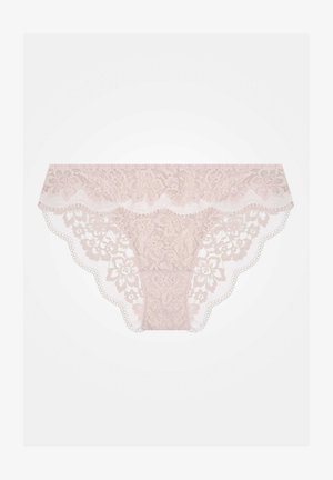 Koronkowe majtki w miękkim różowym kolorze z kwiatowymi wzorami, przezroczystym materiałem, falistymi brzegami i delikatnymi zdobieniami wzdłuż talii oraz otworów na nogi.