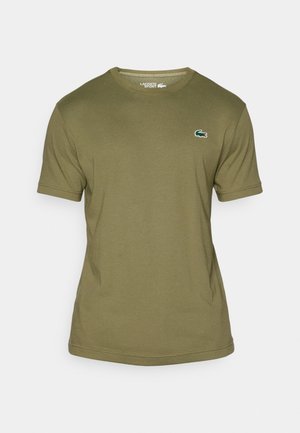 T-shirt corto verde oliva in cotone, con scollo rotondo e un piccolo logo Lacoste verde e rosso sul petto.
