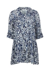 Mörkblå och vit mönstrad blus med V-hals, korta volangärmar och en lös passform med lager. Mjuk tyg.