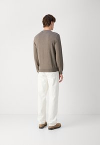 GANT Strikkegenser - dark hazelnut melange