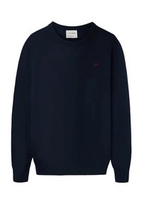 Suéter azul marino hecho de un suave tejido de punto. Presenta un cuello redondo, mangas largas y un pequeño detalle de logo rojo en el pecho.