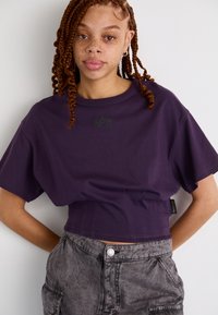 Alpha Industries T-shirt med print - plum