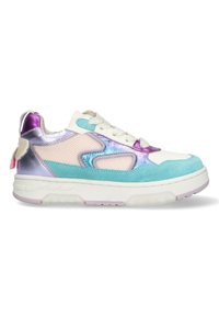 Multicolor sneaker met een bovenwerk van mesh en suede, met turquoise, paars en witte accenten. Dikke witte zool met lichtpaarse details.