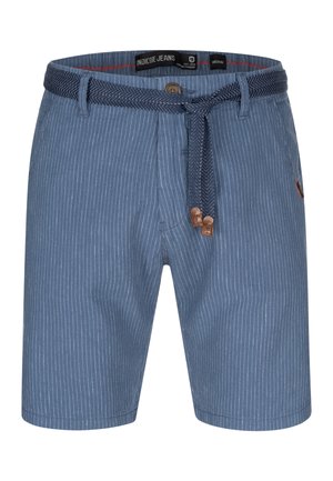 Shorts rayés bleus en tissu avec une finition texturée. Comprend une ceinture tissée, une fermeture à bouton et de petites accents en cuir.