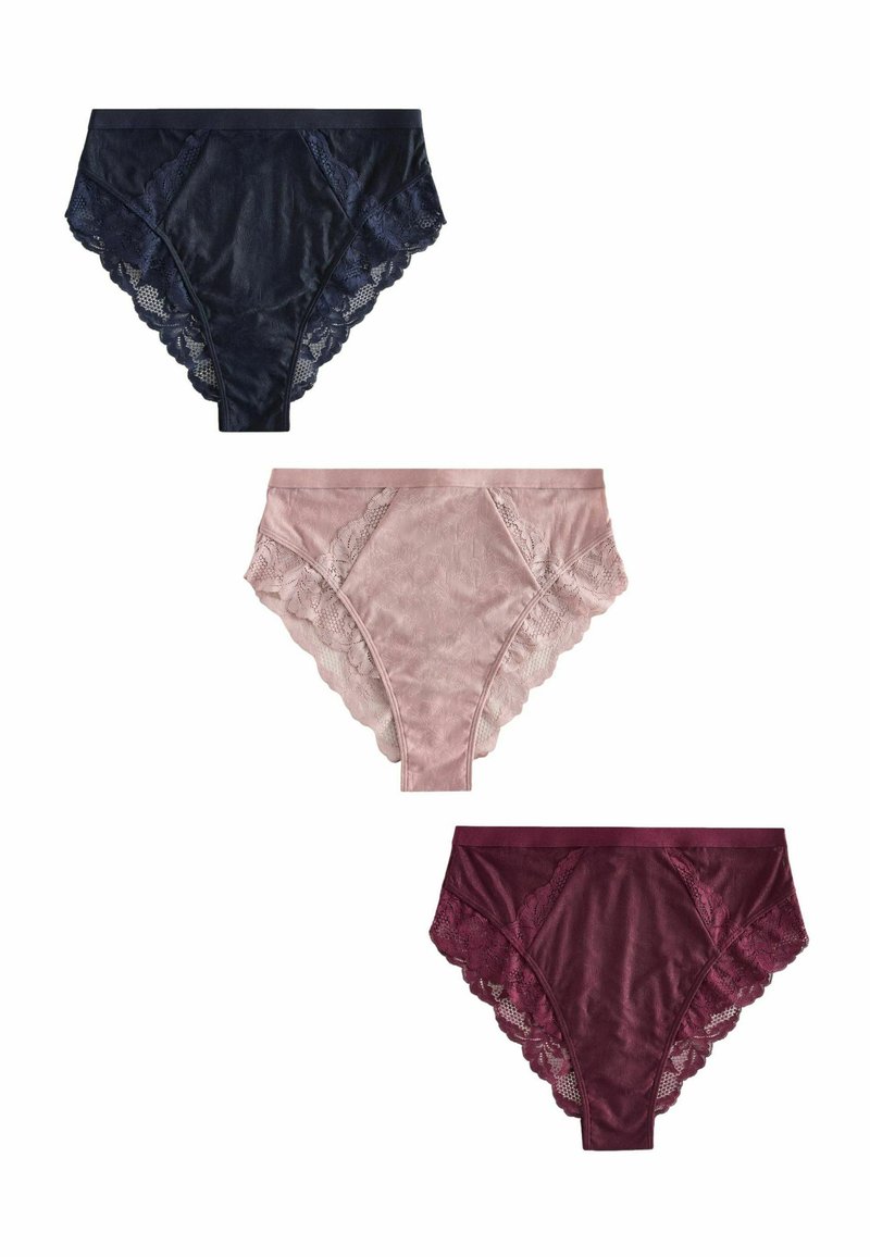 Drei Paare Damenunterwäsche in Marineblau, Rosa und Burgunderrot. Jedes Paar hat einen Spitzenrand an den Kanten und eine glatte Satinoberfläche.