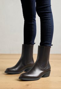 BONNIE - Kaubojiški / motociklininko stiliaus aulinukai - dark brown