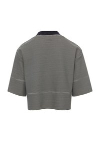 Geknipte shirt met een marineblauwe kraag en korte mouwen, met een horizontaal gestreept patroon in donkerblauw en wit. Zachte stofstructuur.