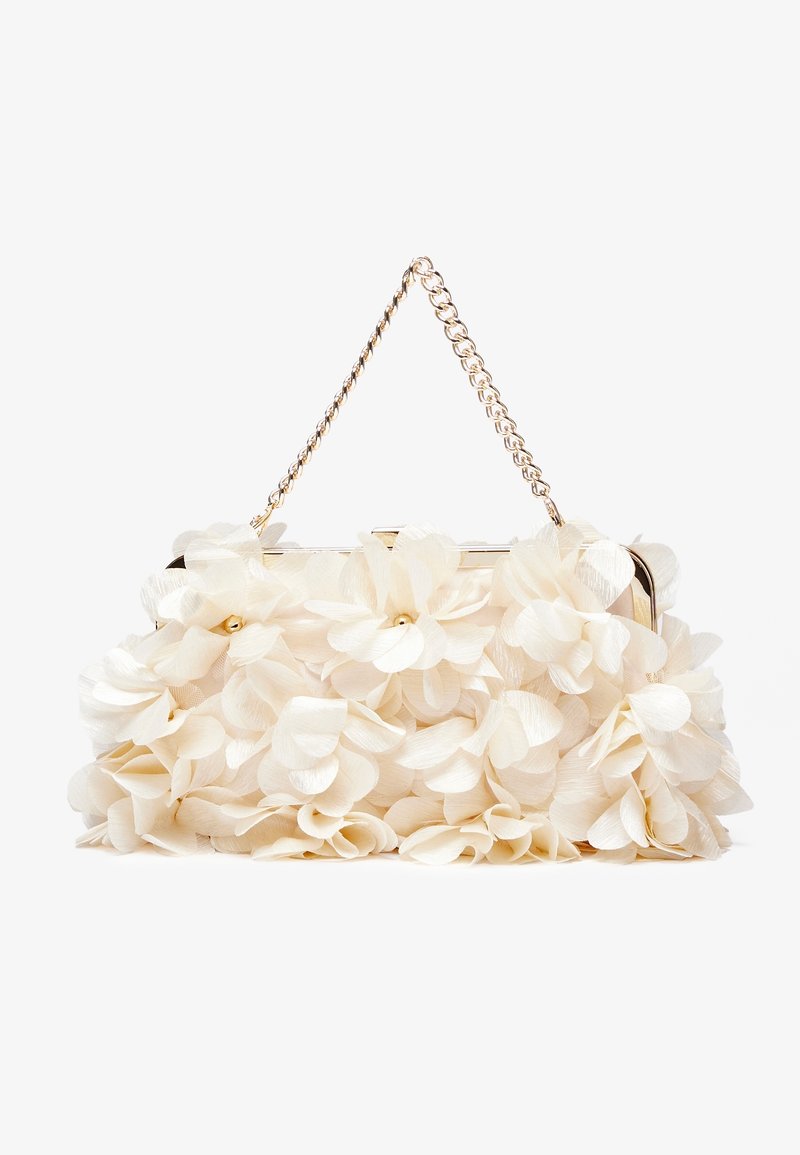 Petit sac à main rectangulaire couleur crème recouvert de fleurs en tissu et muni d'une courte poignée en chaîne dorée.