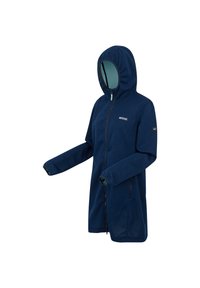 Veste polaire à capuche bleu marine pour femme avec fermeture éclair devant et manches longues, montrée sur un mannequin sans visage.