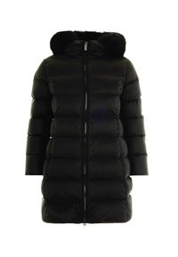 Giacca a vento nera con cappuccio in pelliccia sintetica, chiusura con zip, forma ampia, texture trapuntata e maniche a tre quarti.