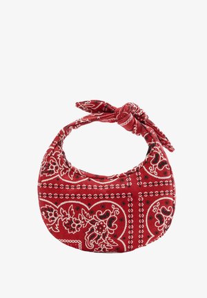 Borsa in tessuto rosso con motivi floreali paisley bianchi e neri, caratterizzata da una chiusura con manico annodato.