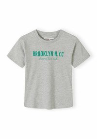 Szary t-shirt z krótkim rękawem, z zielonym napisem "BROOKLYN N.Y.C" oraz mniejszym, kursywnym napisem "Prospect Park South" na przodzie.