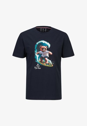 Marineblaues T-Shirt mit einer Grafik eines Bären, der eine Sonnenbrille und ein weißes Hemd trägt und auf einem bunten Surfbrett vor einer großen Welle surft.