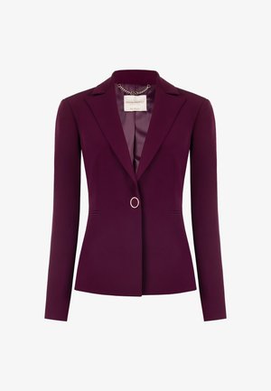 Blazer bordeaux à manches longues, avec un col à revers, fermeture à bouton unique avec un accent circulaire, et texture lisse. Doublure intérieure en satin visible.