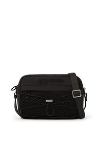 Borsa a tracolla nera con frontale in rete testurizzata, logo in rilievo, tracolla regolabile e dettagli metallici. Forma rettangolare, materiale resistente.