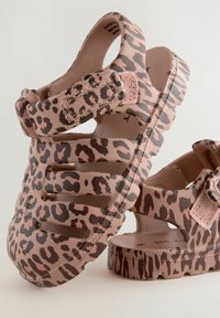 Next REGULAR FIT - FISHERMAN - Sandali - animal print