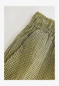 Selected, green navy