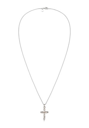 Silberne Halskette mit einem detaillierten Kruzifix-Anhänger mit Jesus, gesichert durch einen Karabinerverschluss mit kleinem rechteckigem Anhänger.