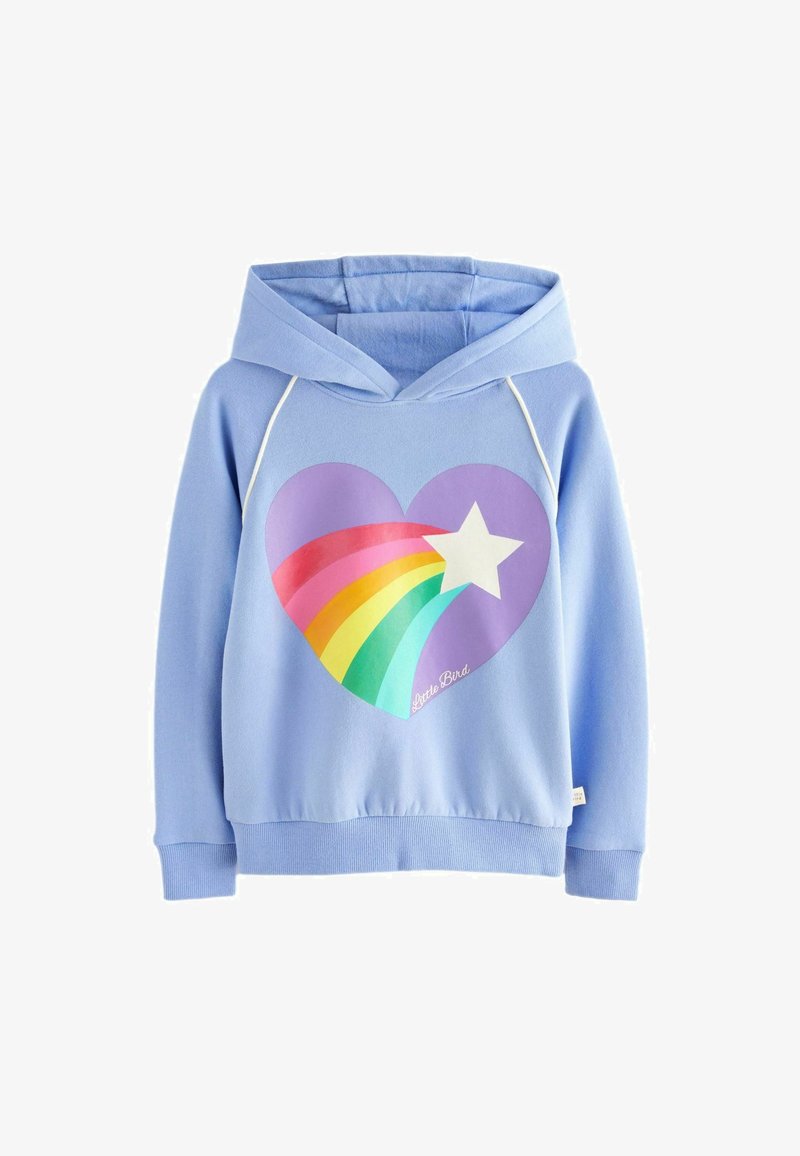 Világoskék kapucnis pulóver nagy szív grafikával, amelyen szivárvány és fehér csillag található. Puha anyag, a mandzsetták és a derék része bordás.