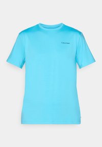 Hellblaues Kurzarm-T-Shirt aus glattem Stoff. Mit rundem Ausschnitt und kleinem schwarzen Logo auf der Brust.
