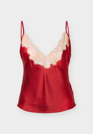 Camiseta de satén roja con ribete de encaje beige a lo largo del escote en V pronunciado y finas tirantes sobre un fondo blanco.