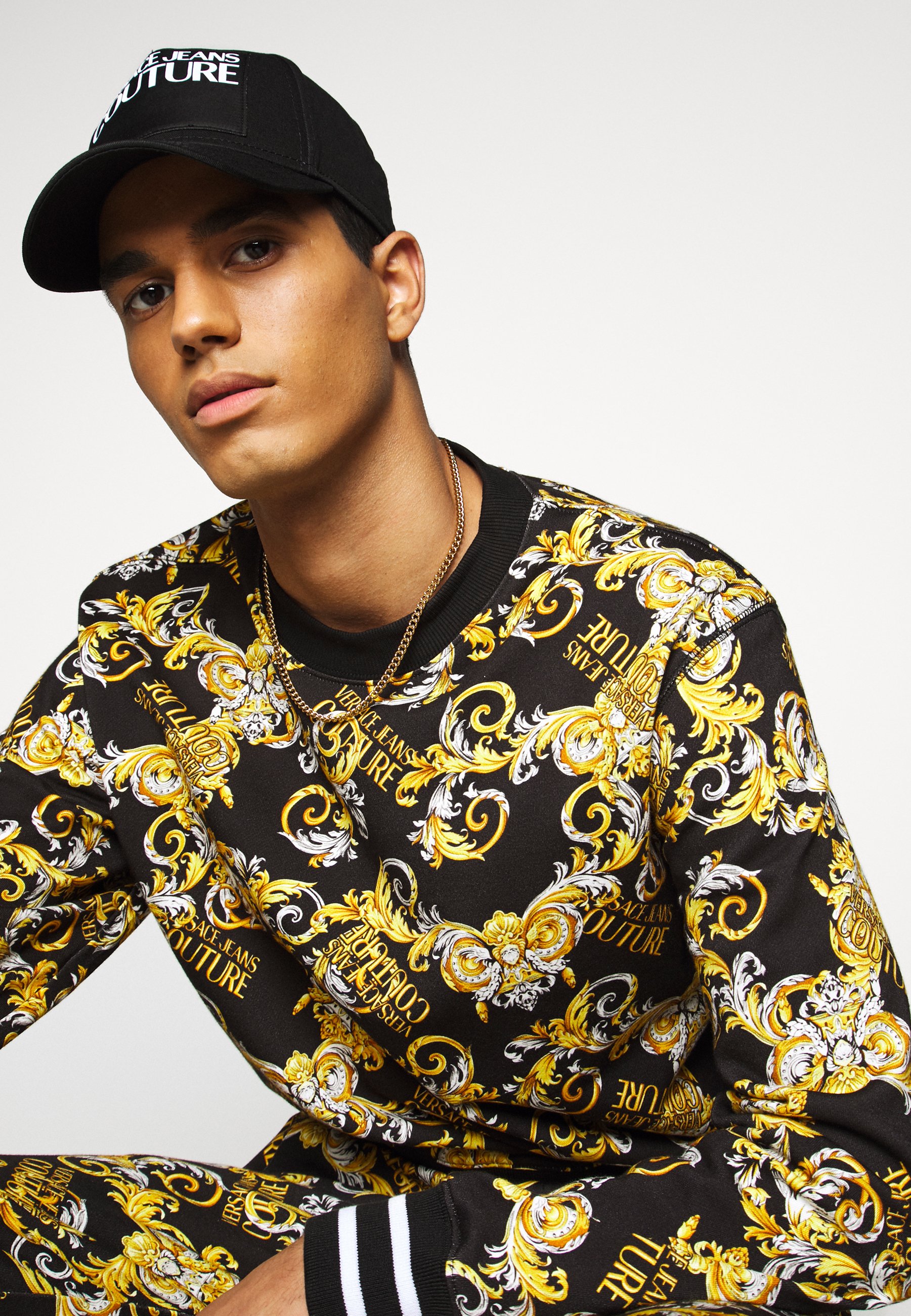 Versace Jeans Couture PRINT NEW LOGO Sweater neroZwart Versace Jeans Couture PRINT NEW LOGO Sweater neroZwart