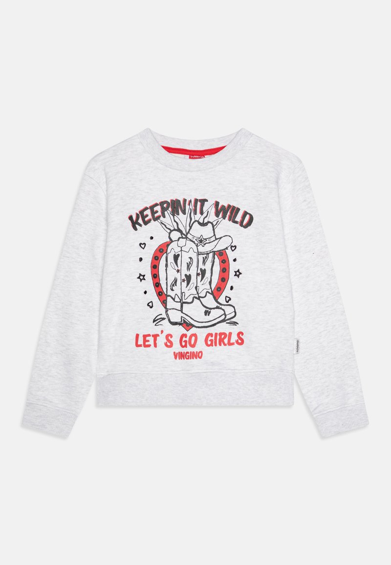 Sudadera gris de manga larga, con un diseño gráfico de botas de vaquero y el texto "Keepin' it Wild" en rojo y negro. Corte cropped.
