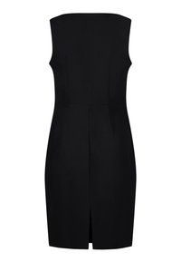 Czarna dopasowana sukienka bez rękawów z prostym dekoltem, teksturowany materiał i rozcięcie z tyłu, prezentująca czyste linie i minimalistyczny design.
