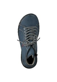 Zapato de cuero azul con punta redonda, cordones grises y costuras en contraste. Presenta una apertura lateral y una suela de goma para mayor agarre.