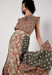 Apricot FLORAL - A-Linien-Rock - khaki