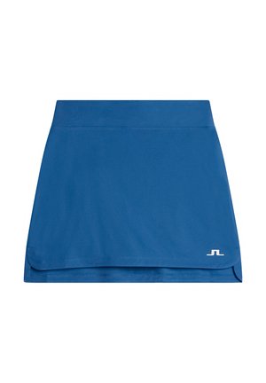 Blauer sportlicher Skort aus leichtem Material mit glatter Textur, ausgestattet mit einem breiten Bund und einem weißen Logo am Saum.