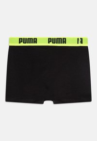 Crne bokserice s teksturiranim pojasom u neonskoj zelenoj boji i crnim "PUMA" logom. Glatka tkanina i klasični kroj.
