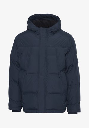 Veste matelassée bleu marine avec capuche, présentant des coutures horizontales, deux poches avant et des poignets côtelés pour plus de chaleur.