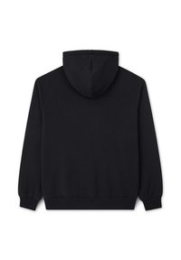 Czarna bluza z kapturem o luźnym kroju, z prążkowanymi ściągaczami na rękawach i u dołu oraz miękką w dotyku fakturą. Posiada mały szew z tyłu przy karku.