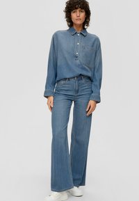 s.Oliver SURI  MIT WIDE LEG - Široké džíny - blau