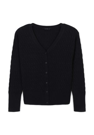 Cardigan nero a maglia con motivo a treccia, con maniche lunghe, scollo a V e chiusura anteriore con bottoni, steso su uno sfondo bianco.