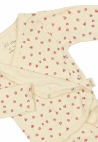 Romper per neonati color crema realizzato in morbido tessuto, con un piccolo motivo floreale rosa. Presenta chiusure a scatto e dettagli a coste sui bordi.