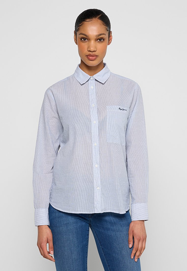 Gestreept overhemd in lichtblauw en wit, met een kraag, lange mouwen, een linker borstzak en geborduurd logo detail.