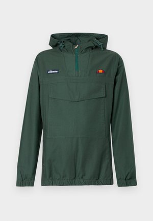 Giacca verde con cappuccio e zip a metà, dotata di una grande tasca a marsupio e di un patch con logo. Realizzata in tessuto leggero con polsini elasticizzati.