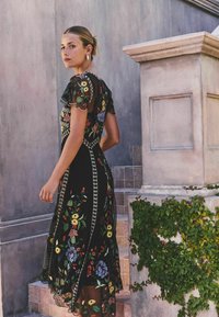 Next REGULAR FIT - PREMIUM EMBROIDERED - Maxi-jurk - black