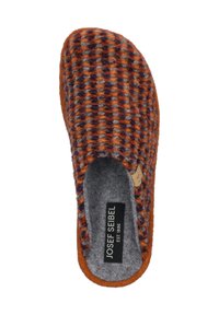 Pantoufle en laine avec un motif tissé orange, gris et violet. Dos fermé avec un bout arrondi et doublure grise en peluche. Étiquette de marque visible à l'intérieur.