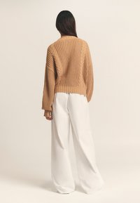 ST MRLO EVIE  - Svetrík - sand