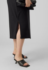 Vero Moda Curve VMCMOLLY OVERSIZE CALF DRESS - Φόρεμα ημέρας - black
